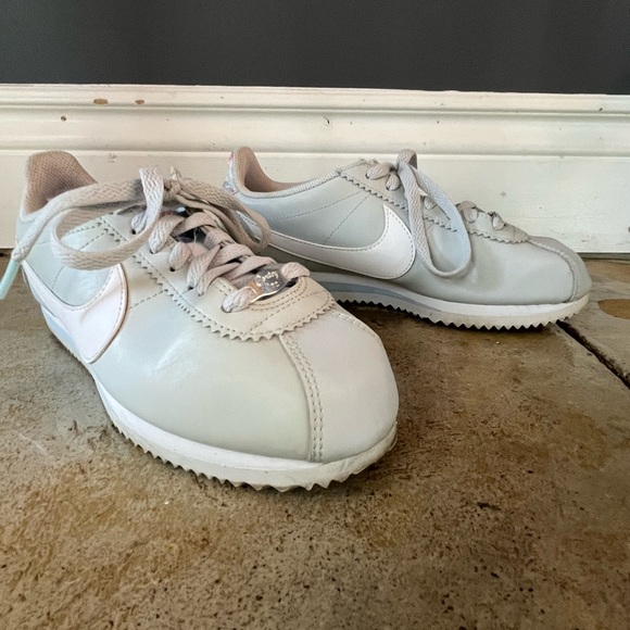 Classic Cortez 'Pure Platinum' - Size 7 - Picture 7 of 10